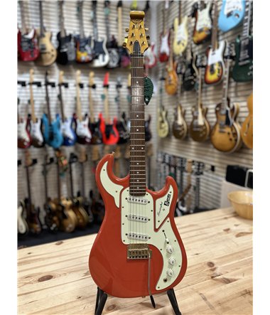 Burns  Marquee ,   2005  , Serie Nr 5040121 , Fiesta Red , Mint Condition , Kuriosa Inköpt ny på Harris Musik Mölndal