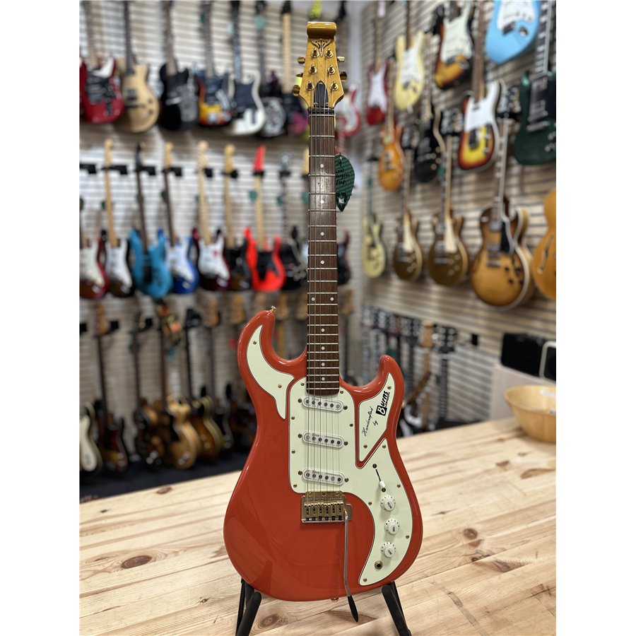 Burns  Marquee ,   2005  , Serie Nr 5040121 , Fiesta Red , Mint Condition , Kuriosa Inköpt ny på Harris Musik Mölndal