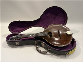 Gibson Mqandolin A1 Snakehead 1924 with case.