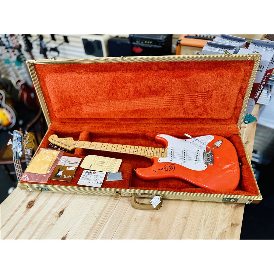 Fender Stratocaster -57RI -86, Signed by Hank Marvin