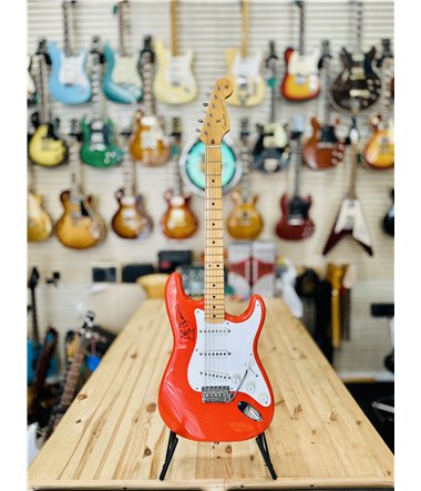 Fender Stratocaster -57RI -86, Signed by Hank Marvin